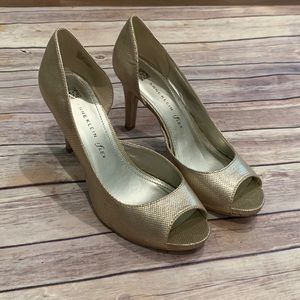 Anne Klein iFlex gold shoes. Size 9.5